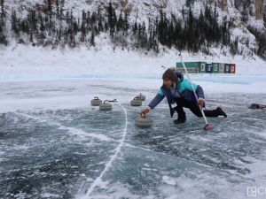 В Якутии провели турнир по кёрлингу с видом на Ленские столбы