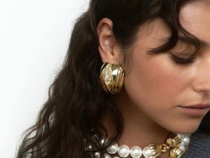 В чем встречать Новый 2024 год Дракона: цвета, тренды, аксессуары