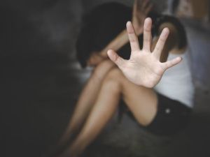 В Якутии 27-летний молодой человек проник в чужую квартиру и попытался изнасиловать спящую девочку