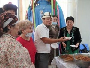 В Доме дружбы в Якутске сегодня готовили "народный плов"