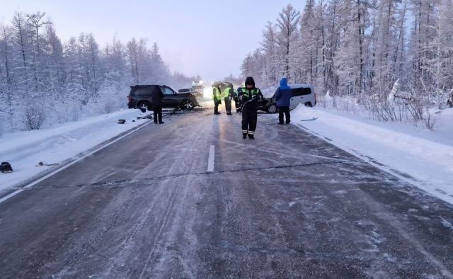 В Вилюйском районе при лобовом столкновении двух автомобилей погиб человек 