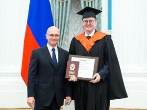 Председатель правительства Якутии Владимир Солодов завершил обучение по программе кадрового резерва России