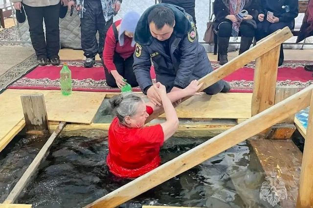 Более 12 100 якутян приняли крещенские омовения