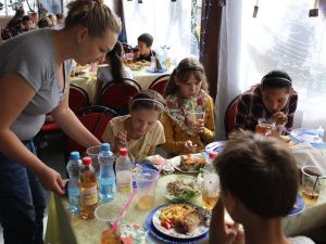 В социальной столовой прошла благотворительная акция «Собери ребенка в школу»