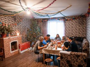 Айсен Николаев пообщался с енотом…и многодетной семьей!