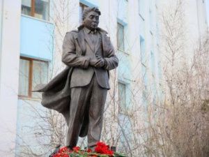 В Якутске открыли памятник одному из основоположников промышленности республики Тарасу Десяткину