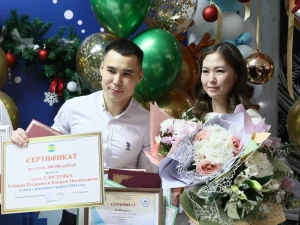 В Якутске состоялась торжественная выписка двух тройняшек 