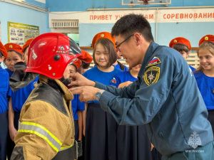 Пятиклассники Нижне-Бестяхской средней школы вступили в отряд юных спасателей МЧС