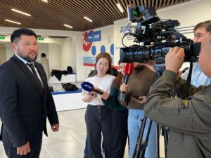 Платные парковки, проблема "наливаек", вопрос с бродячими собаками — о чем говорили на пресс-конференции с мэром Якутска