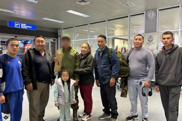 Бойцов СВО встретил руководитель Департамента ветеринарии Якутии