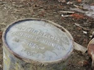 В Якутии обнаружили немецкую армейскую бочку 1944 года