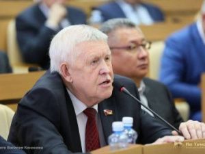 Виктор Губарев и Антонина Григорьева избраны заместителями председателя якутского парламента