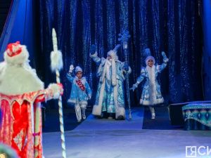 10 лучших школьников по итогам 2024 года наградили на Елке главы Якутии