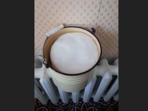 В якутском поселке Светлом люди начали топить снег в ведрах, чтобы добыть воду