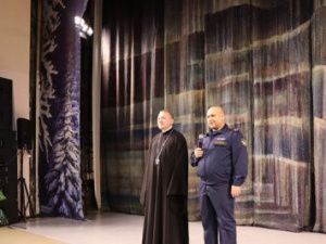 В Доме дружбы народов им. А.Е. Кулаковского состоялась ведомственная Рождественская елка с участием иллюзиониста Виктора ДэГео и фокусника Ильи Словачевского