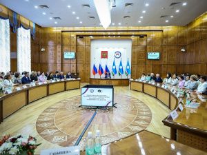 В День учителя Глава Якутии наградил выдающихся педагогов и наставников республики