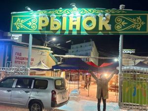 Японского актера впечатлил Крестьянский рынок — и Toyota Probox в Якутске