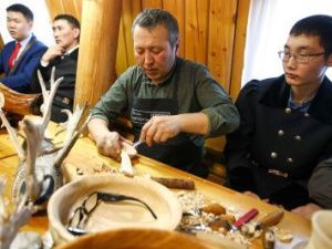 В Якутии учредят стипендии народным мастерам
