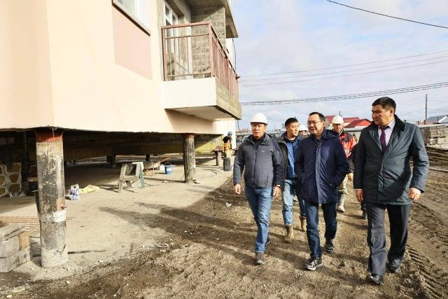 В Среднеколымске до конца года введут четыре новых дома для переселенцев из аварийного жилья