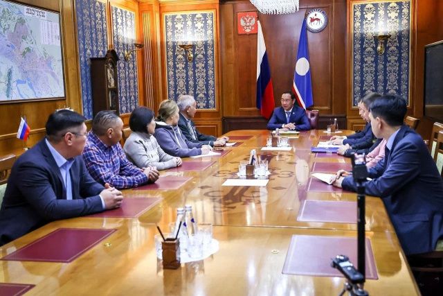 Айсен Николаев встретился с родными Героя России Дмитрия Егорова