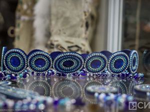 Фоторепортаж: одежда и украшения народов Севера на выставке «Мир Арктики»