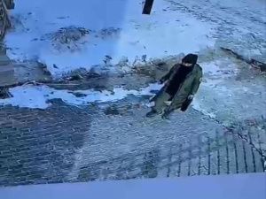 В Якутске 30-летний мужчина украл у мальчика рюкзак и сотовый телефон