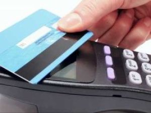 Жительница Якутска нашла банковскую карту с функцией бесконтактных платежей и пошла кутить