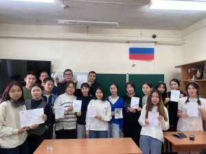 Участники «Движения первых» Якутии поздравили защитников Отечества