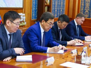 Айсен Николаев провел планерное совещание с членами Правительства Якутии