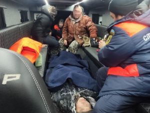 Спасатели эвакуировали двух мужчин, застрявших в ручье в Среднеколымском районе