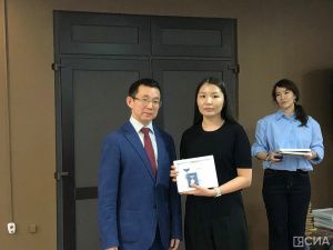 Выдающимся ювелирам и художникам вручили нагрудные знаки «Бриллиант Якутии»