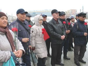 Коммунисты Якутии продолжают активную борьбу с именем Ленина на устах