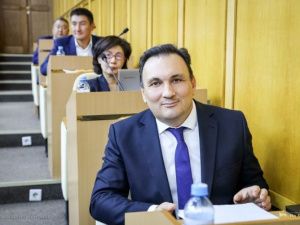 Ил Тумэн «не слышит» правительство Якутии, призывающее к экономии