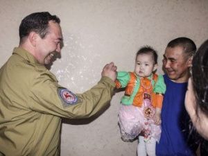 Айсен Николаев поздравил многодетную семью Кемлиль с Днём защиты детей