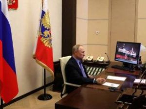 Путин перешел «преимущественно на дистанционный» режим работы