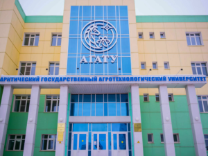 Признала вину, заключила соглашение о сотрудничестве со следствием, дала показания на других подельников, но в суде неожиданно заявила о невиновности