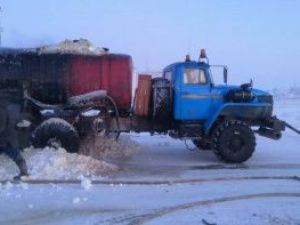 На нефтебазе Анабарского улуса после хлопка загорелся бензовоз. Погиб один человек