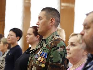 Айсен Николаев вручил 35 якутянам государственные награды