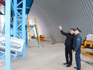 Начальник УФСИН Сергей Калиновский и генеральный директор ООО «Якутскэкосети» Джулустан Иванов обсудили вопросы трудоустройства осужденных на новом инфраструктурном объекте