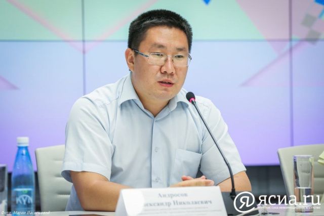 Замминистра следил за жизнью бывшей супруги