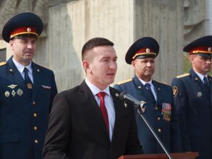 В День государственного флага Российской Федерации сотрудники уголовно-исполнительной системы торжественно приняли присягу и получили удостоверения