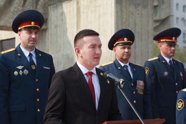 В День государственного флага Российской Федерации сотрудники уголовно-исполнительной системы торжественно приняли присягу и получили удостоверения