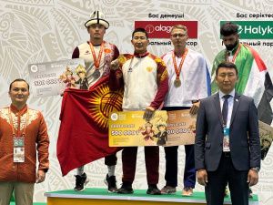 Якутяне завоевали две золотые медали по мас-рестлингу в рамках V Всемирных игр кочевников