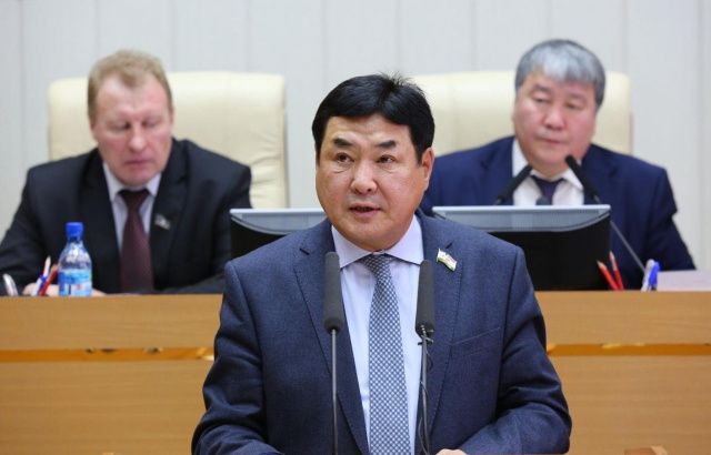 Mercedes-Benz Fashion Week Russia и строительство дорог в Якутии