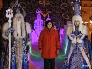 На площади Орджоникидзе в Якутске зажглась новогодняя елка