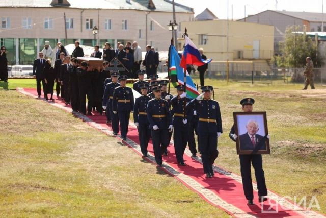 Первого президента Якутии похоронили в родном Октёмском наслеге