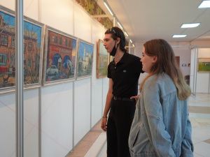 Выставка картин выпускников ЯХУ «Созидая прекрасное»