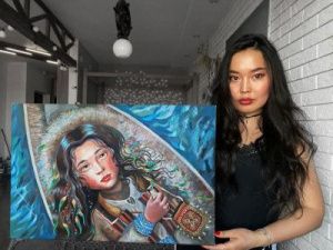 В Нюрбе водитель вышки оставил художницу, расписывающую мурал, на высоте и уехал по делам