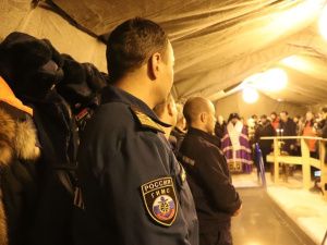 Сотрудники МЧС обеспечивают безопасность Крещенских купаний