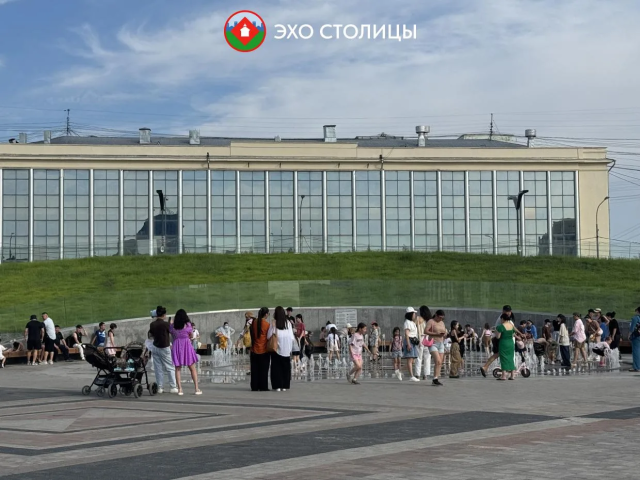 Наклонный газон на площади Республики этим летом не откроют